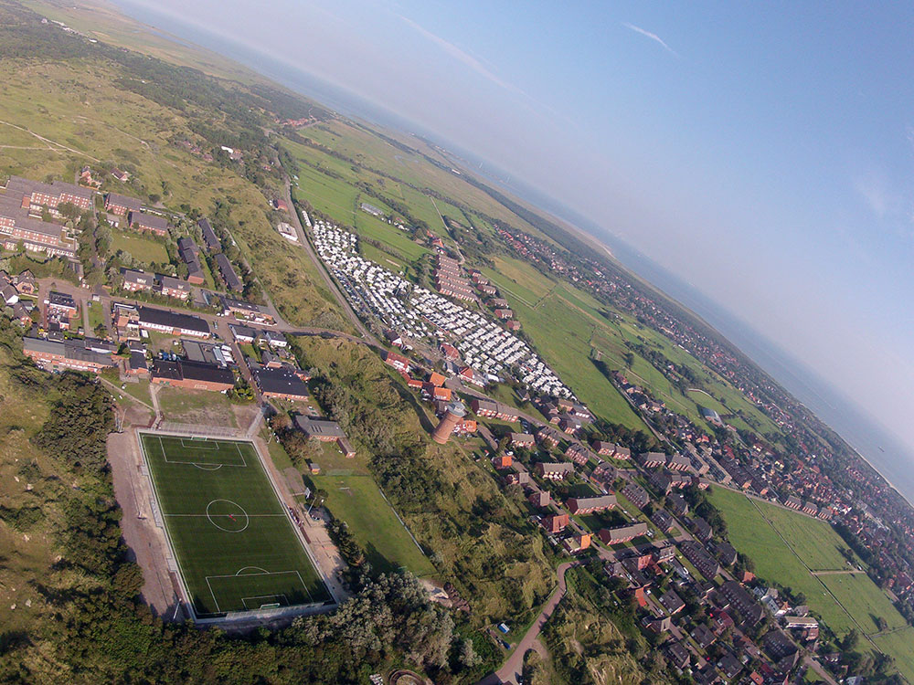 Landung auf dem Borkumer Kunstrasenplatz